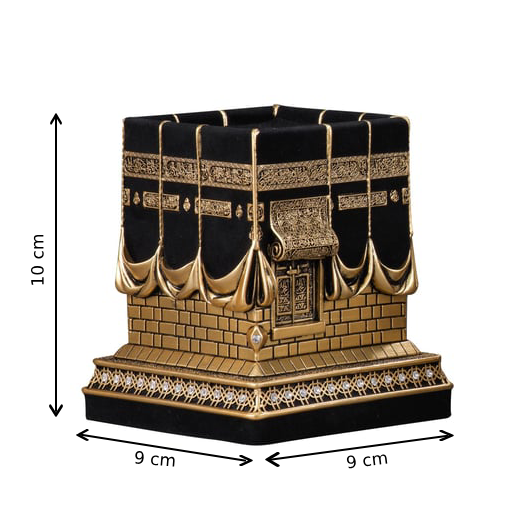 تمثال يمثل مجسمًا للكعبة المشرفة